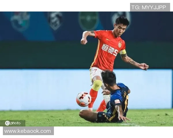 韦世豪精彩表现引领球队奋战足球比赛直播全程回顾与精彩瞬间分析